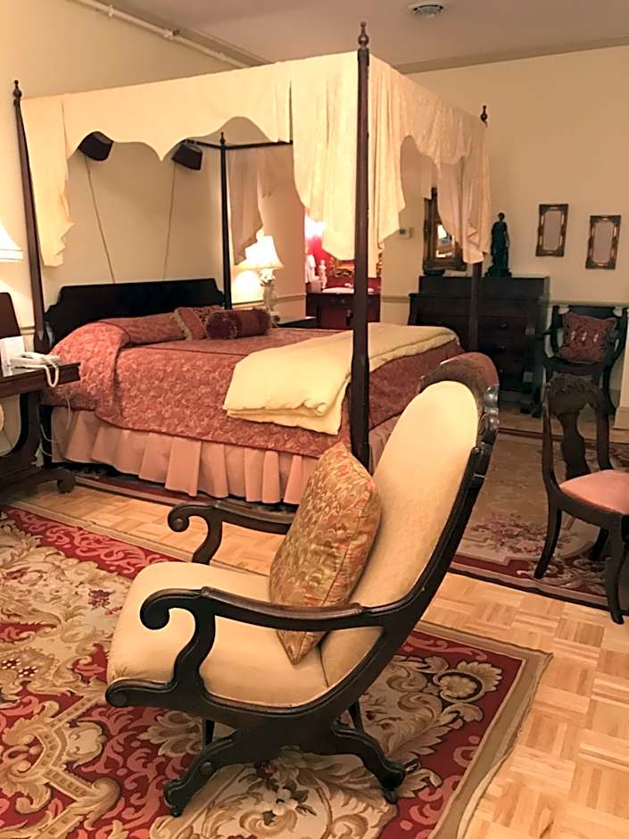 Photo 1 of 22 of King Room
