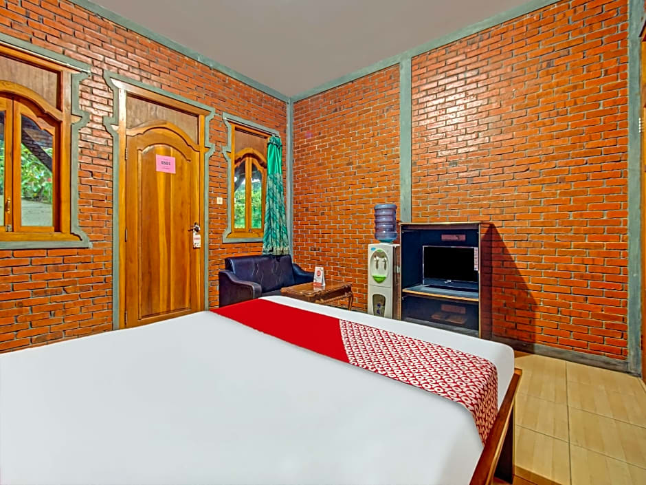 OYO 90031 Villa Papada