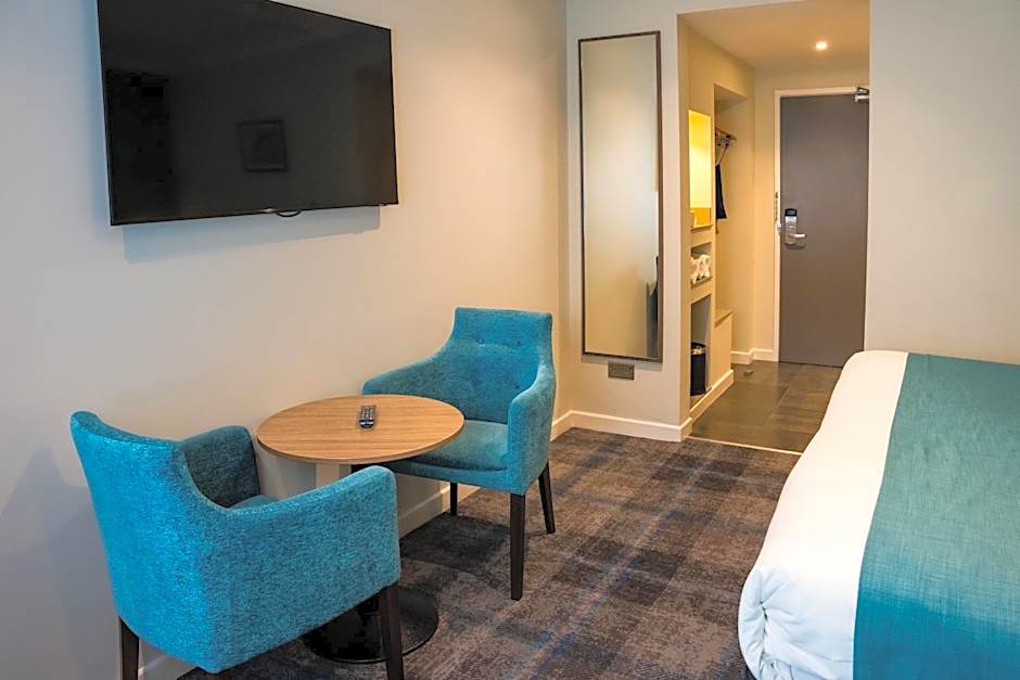 Almondsbury Inn & Lounge