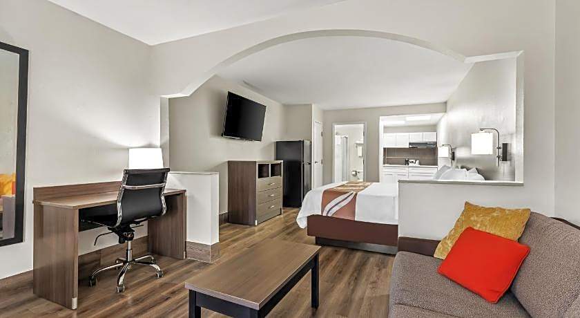 Quality Inn & Suites near Robins Air Force Base