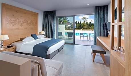 Junior Suite Sea View Sharing Pool