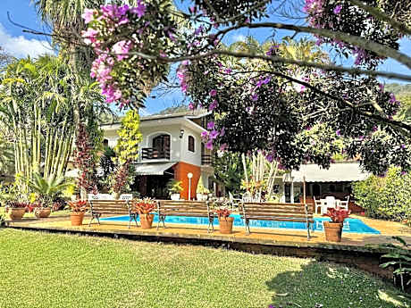 Casa com Piscina e Área Gourmet em Mury