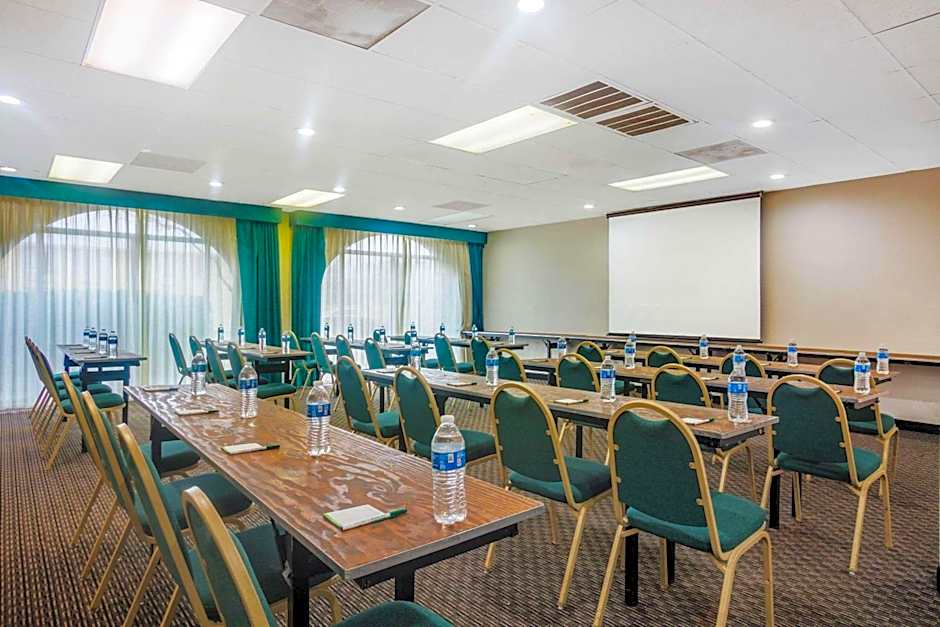 Days Inn by Wyndham Del Rio