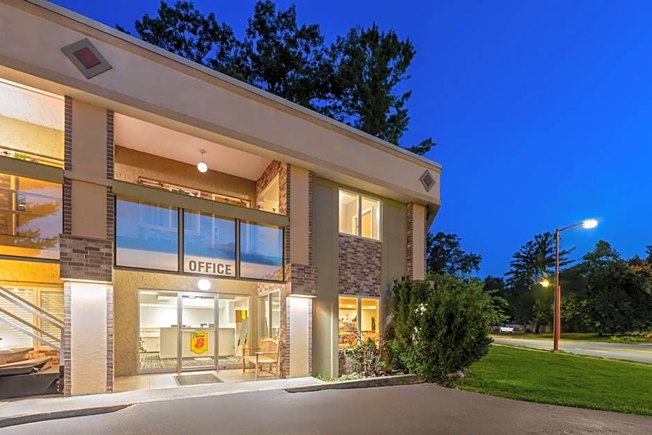 Super 8 by Wyndham Traverse City