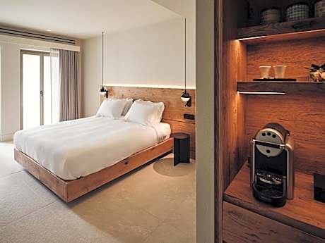 Nous Prime Patio Room