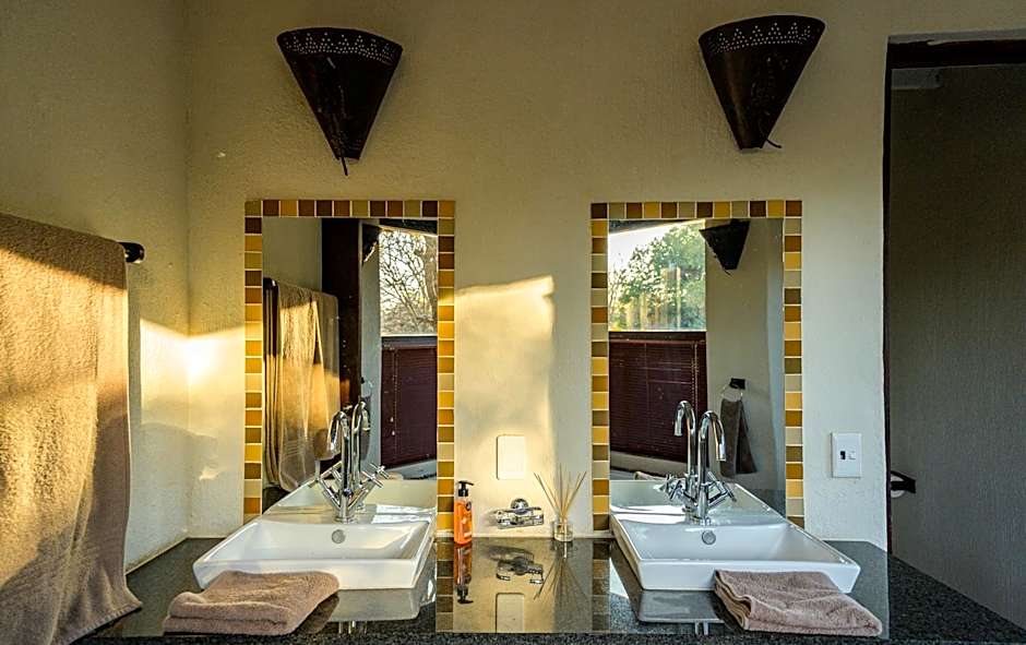 Leopard's Lair Bush Lodge