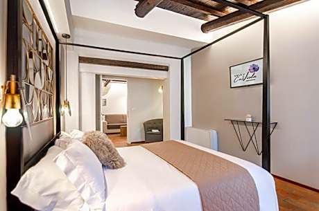 Suite with Hot Tub