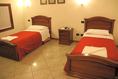 Twin Room with Private Bathroom