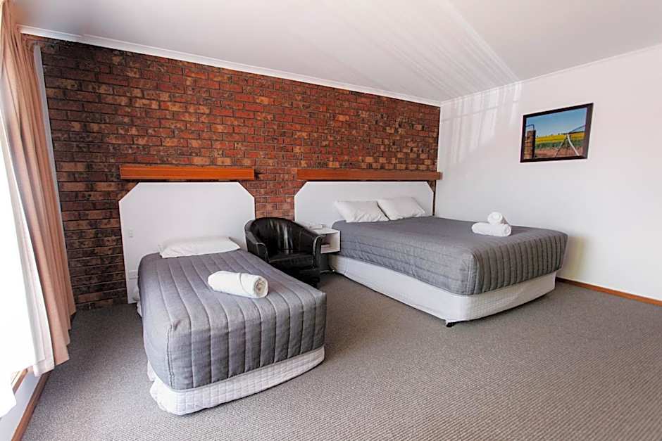 Donald Motor Lodge