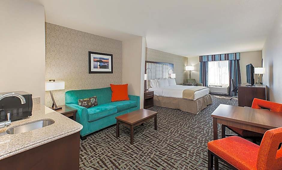 Holiday Inn Express & Suites Eureka By IHG