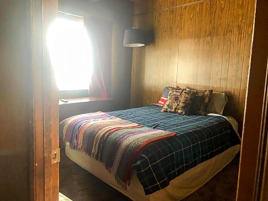 ITH Big Bear Lake Hostel & Retreat Center