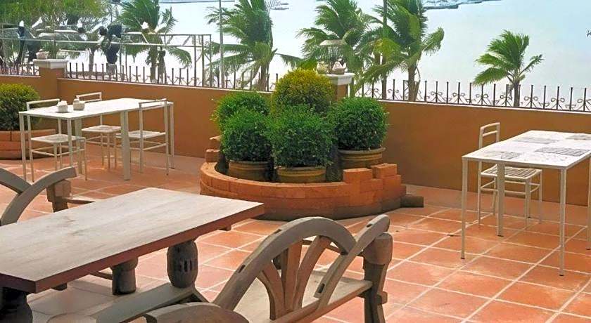 Red Balcony Hotel