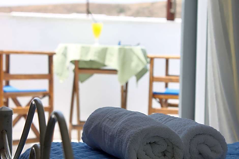 V-rooms in Milos Cyclades