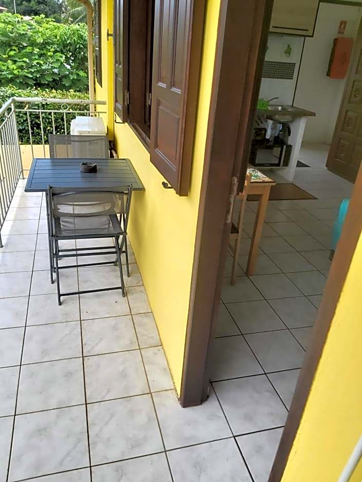 Au Petit Canal Fleuri