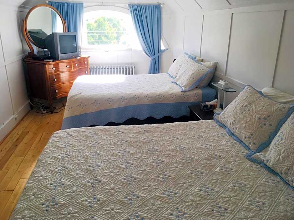 Le Petit Château Montebello B&B