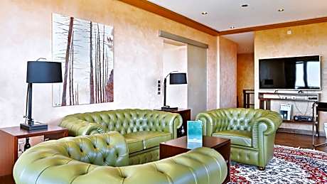 Two-Bedroom Double Suite with Two Double Beds, Balcony and Separate Living Room