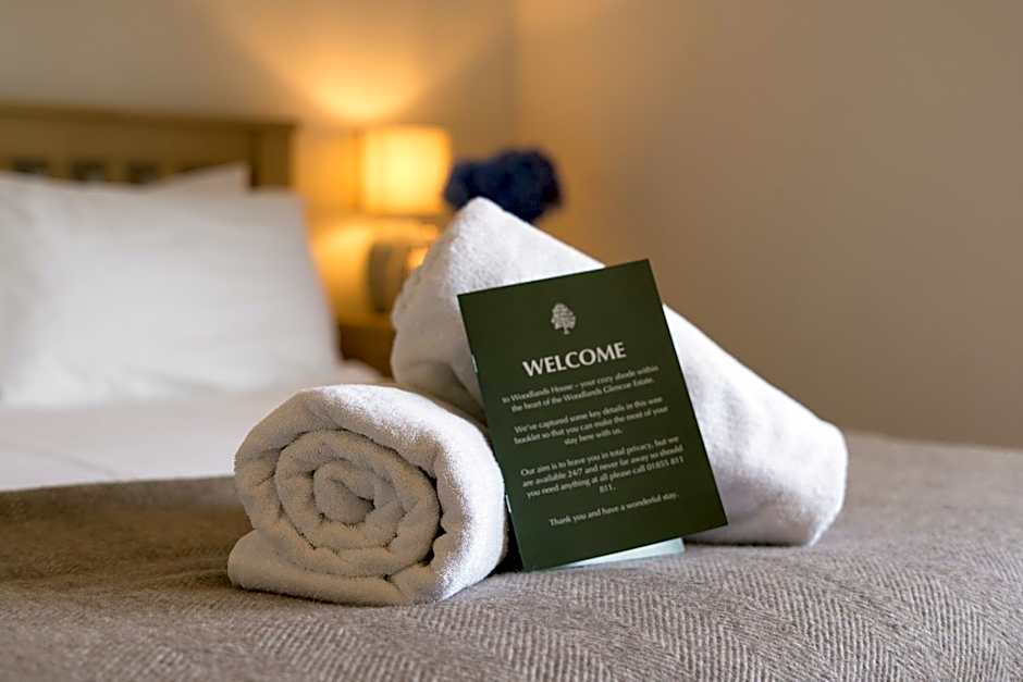 Woodlands House with Hot Tub