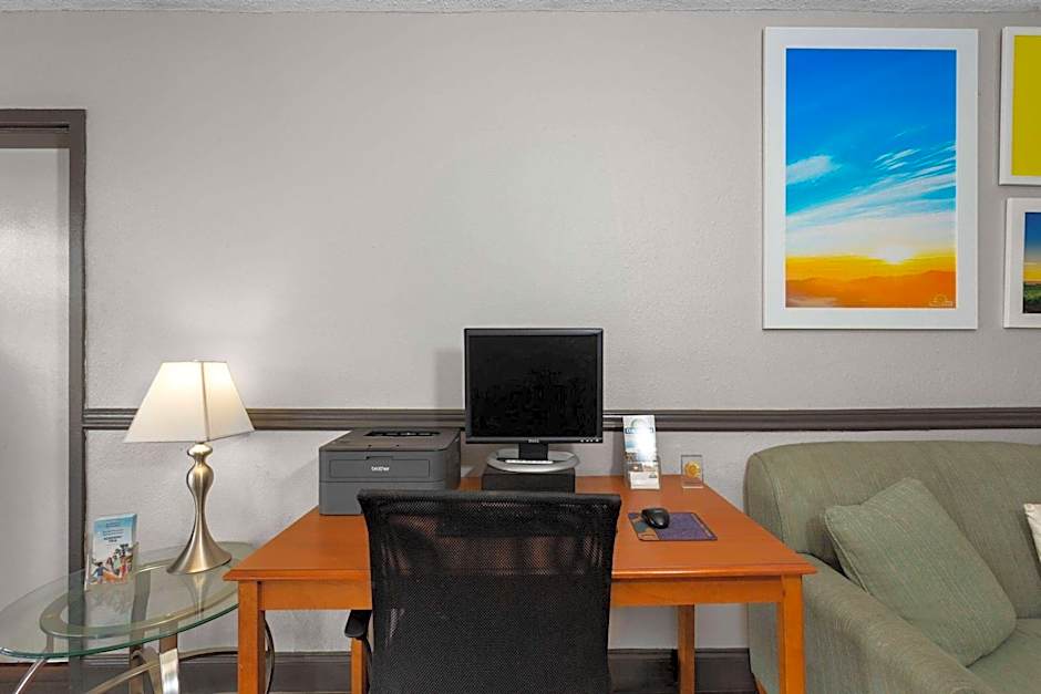 Days Inn by Wyndham Wildwood I-75