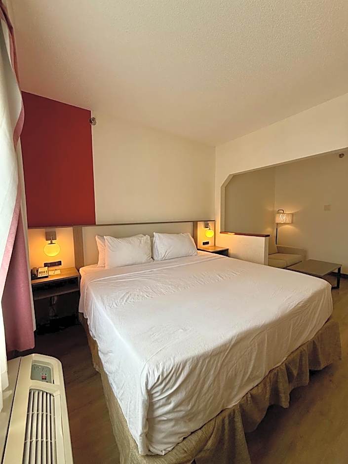 Ramada by Wyndham Glendale Heights/Lombard