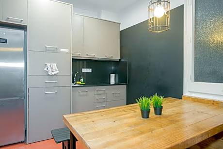 Twin Room with Shared Bathroom (2 Adults + 1 Child)