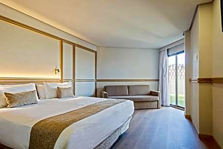 Junior Suite (3 Adults + 1 Child)