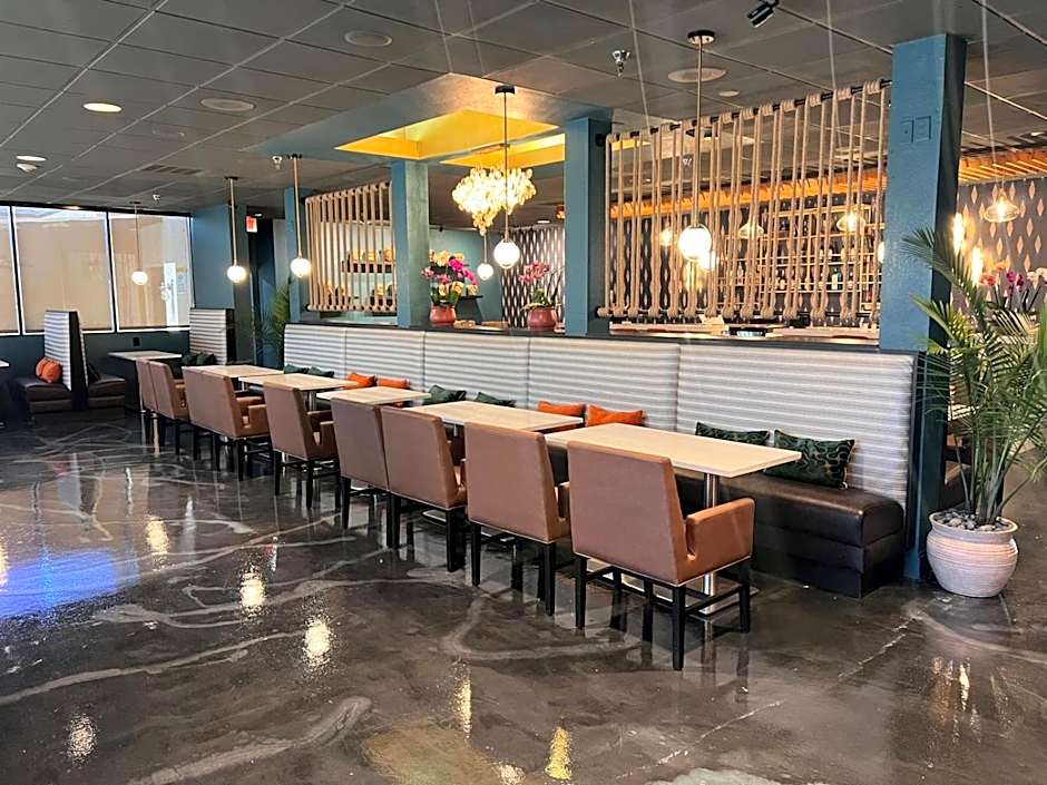 Lakeland Hotel