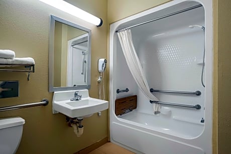 1 King Bed, Mobility Accessible, Bathtub, Sofabed, Non-Smoking, Continental Breakfast