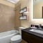 Howard Johnson by Wyndham Waterloo/Cedar Falls