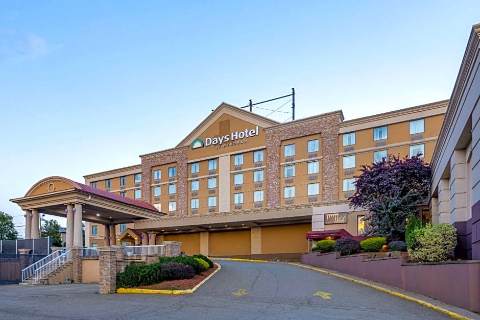 Days Inn by Wyndham North Bergen