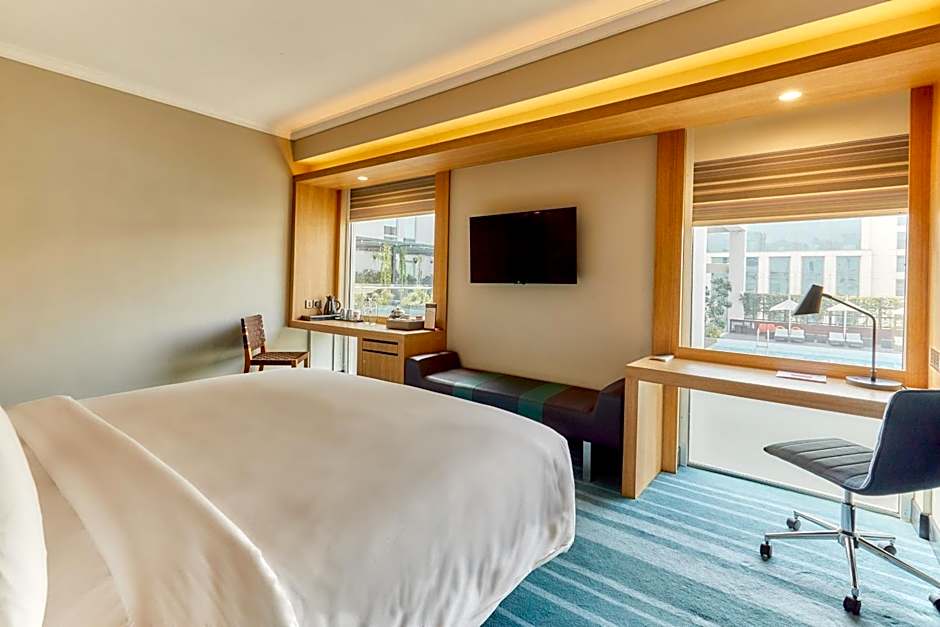 Photo 1 of 4 of 1 King Bed, Pool View