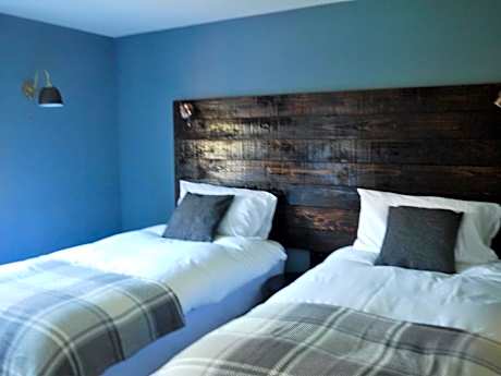 Twin Room with Shower