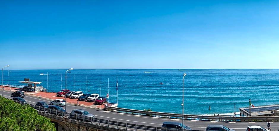 VILLA CADIZ APARTMENTS VARAZZE