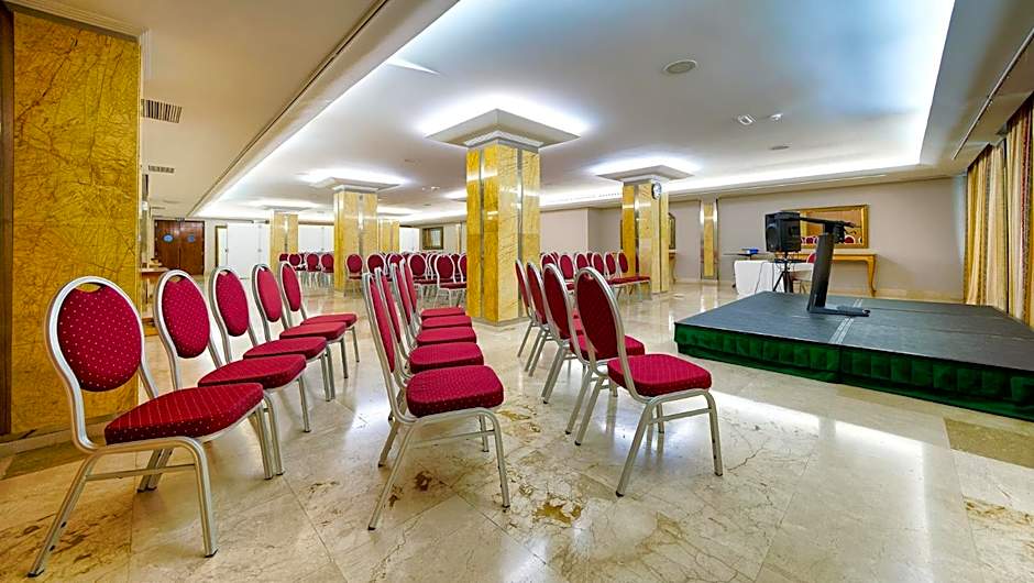 BULL Reina Isabel & SPA