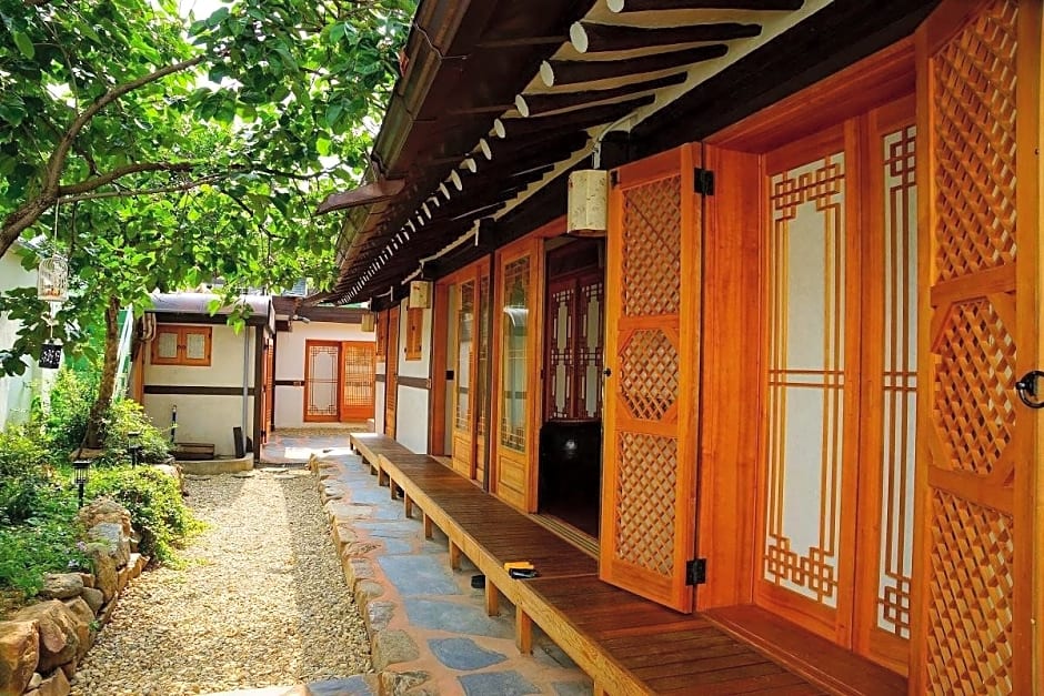 Jeonju Hongsi Hanok Guesthouse – Jeonju, MN