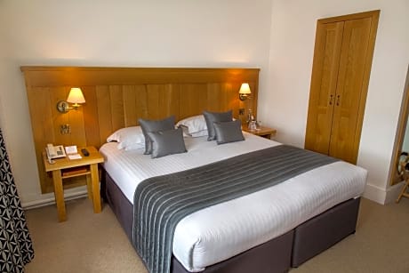 Spacious 1 King Bed