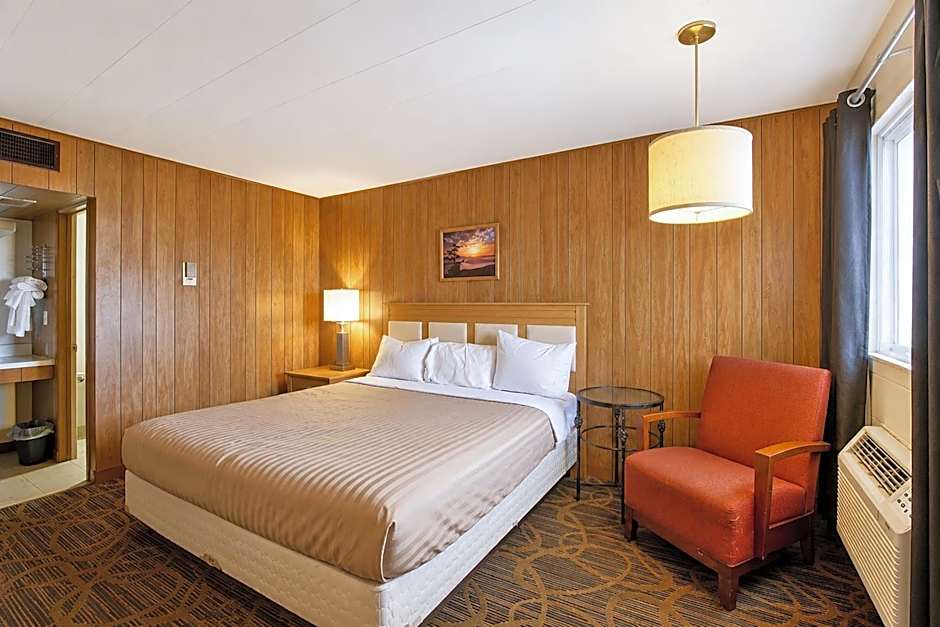 First Inn By OYO Quinter Hwy 70