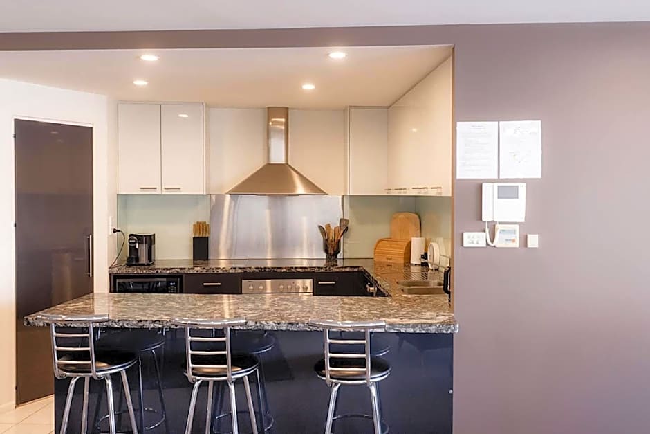 Inner-city 2 bedroom apartment - perfectly located