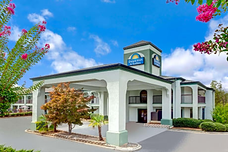 Days Inn & Suites by Wyndham Stockbridge South Atlanta