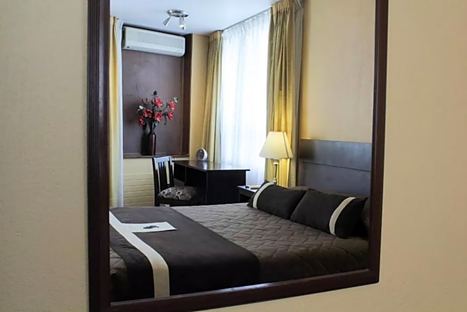 Hotel Alcalá Del Río