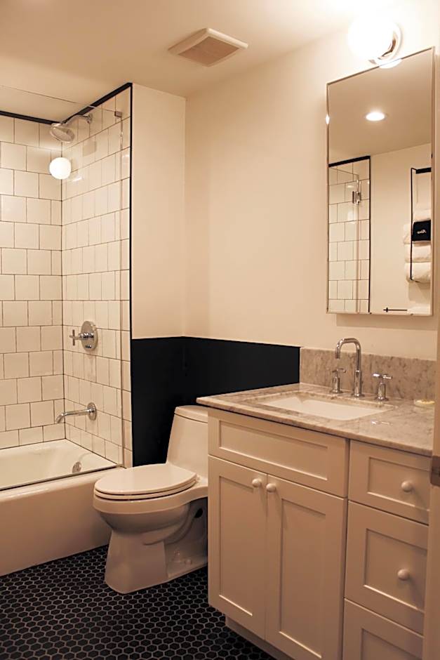 Stay Rafa At 2000 Spruce