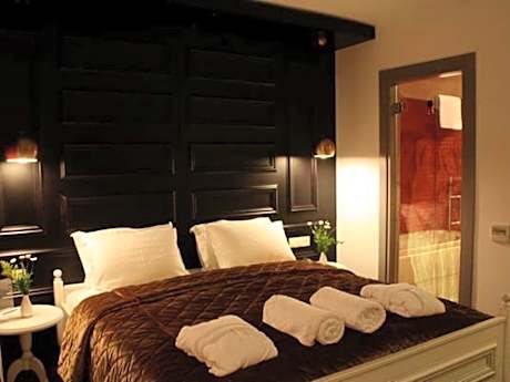 Family Room with 2 Bedroom