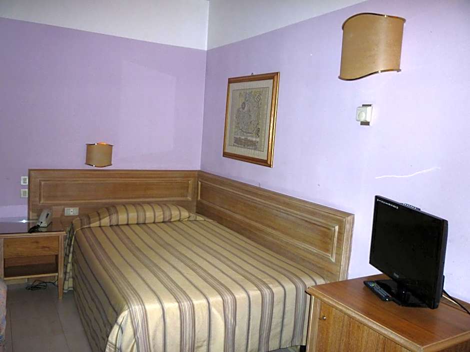 Photo 1 of 4 of Single Room