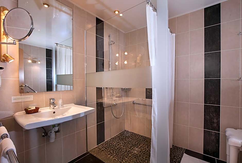 Logis Hostellerie Motel Au Bois Le Sire