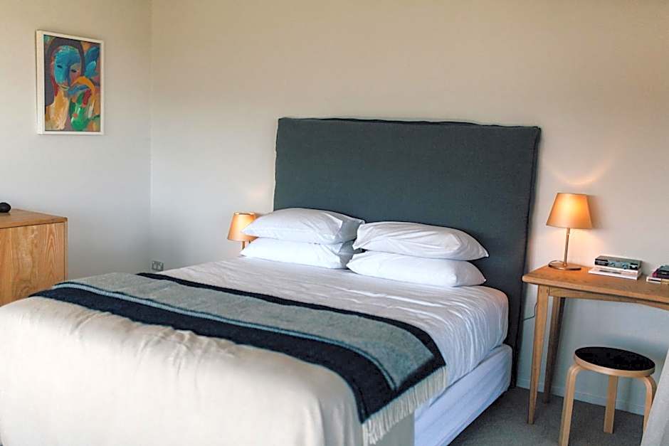Black Estate B & B