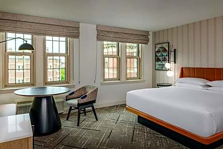 Junior King Suite - Mobility Accessible