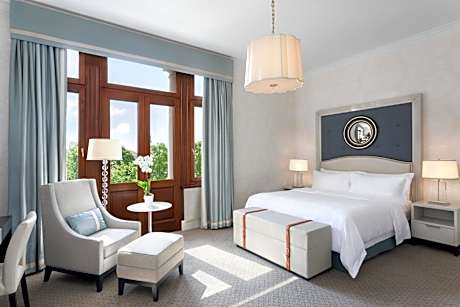 Deluxe Suite, 1 Bedroom Connecting Suite, 1 King