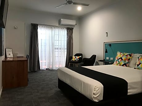 Standard Queen Room