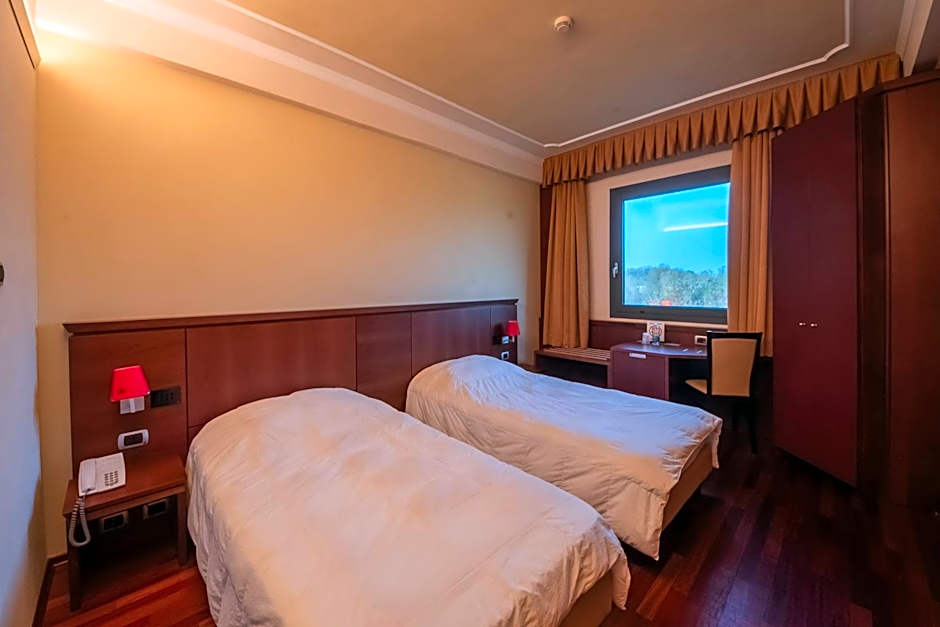 Dado Hotel International
