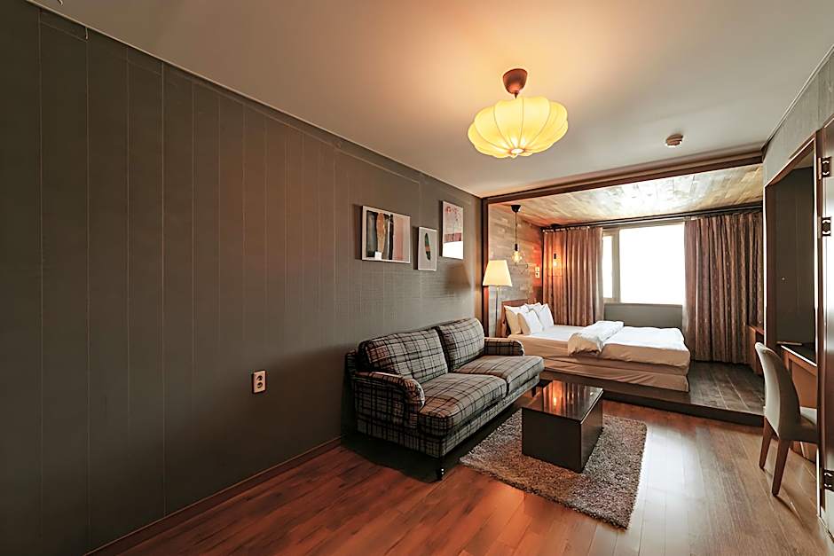 Tongyeong Gallery Hotel
