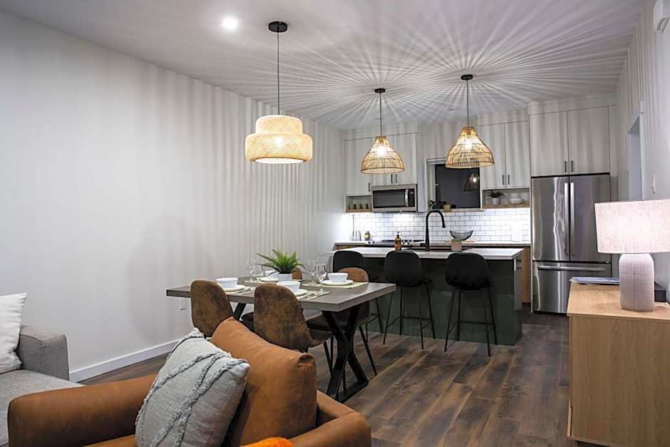 The Stellar Condo - Cozy 2 Bedroom with Hot Tub